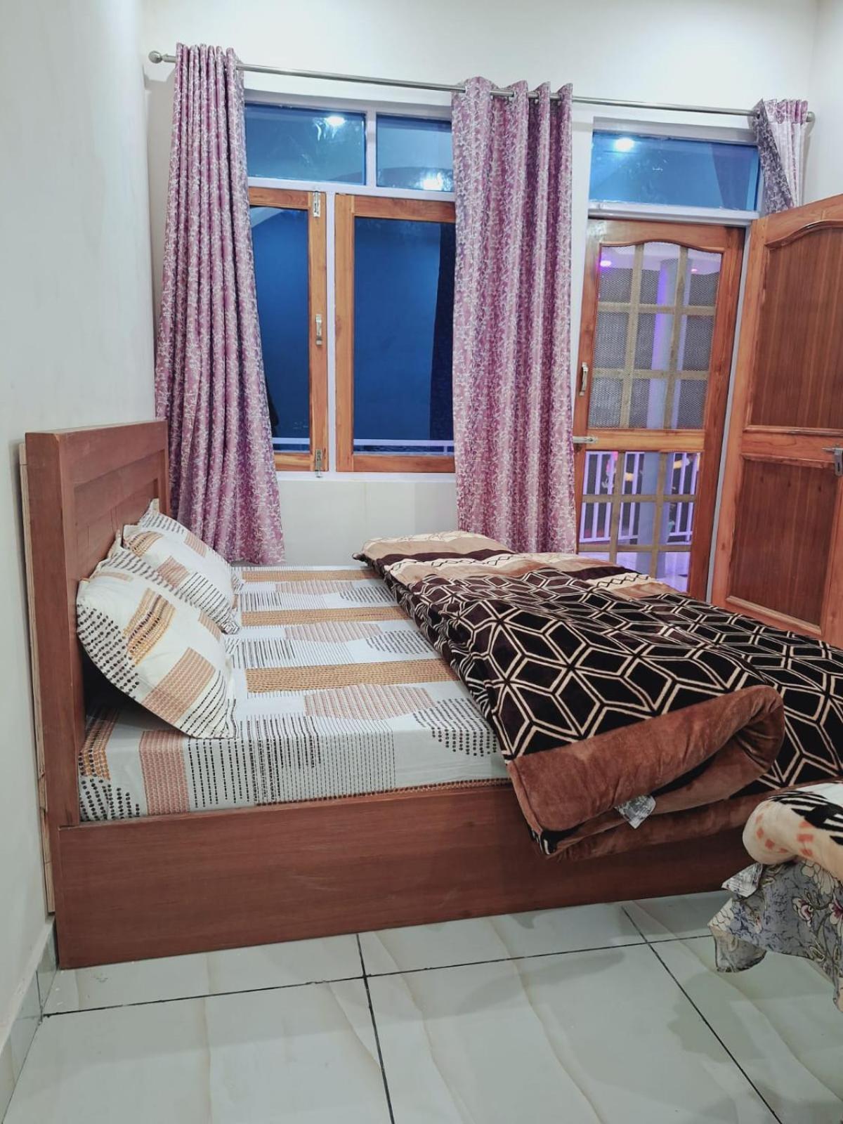 Chandarshila Hike Homestay Ukhimath Eksteriør billede